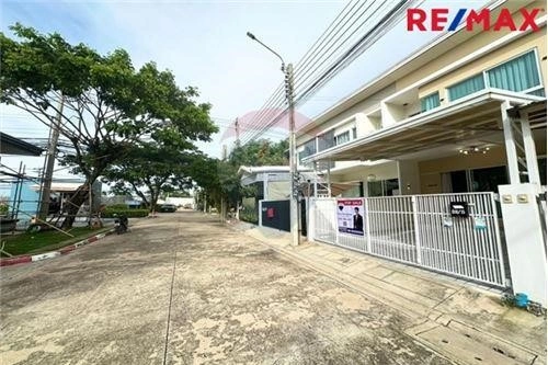 House 3+1 with near sea in Samut Prakan, Thailand