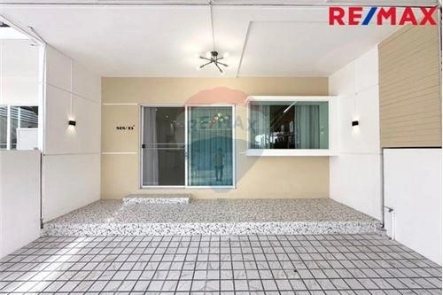 House 3+1 with near sea in Samut Prakan, Thailand