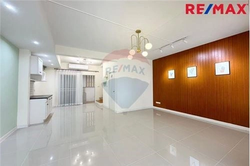 House 3+1 with near sea in Samut Prakan, Thailand