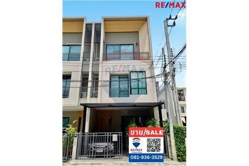 House 4+1 with garage in Samut Prakan, Thailand