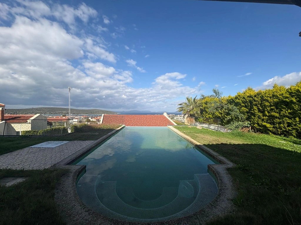 Ampia villa con 4 camere a Cesme, Turchia