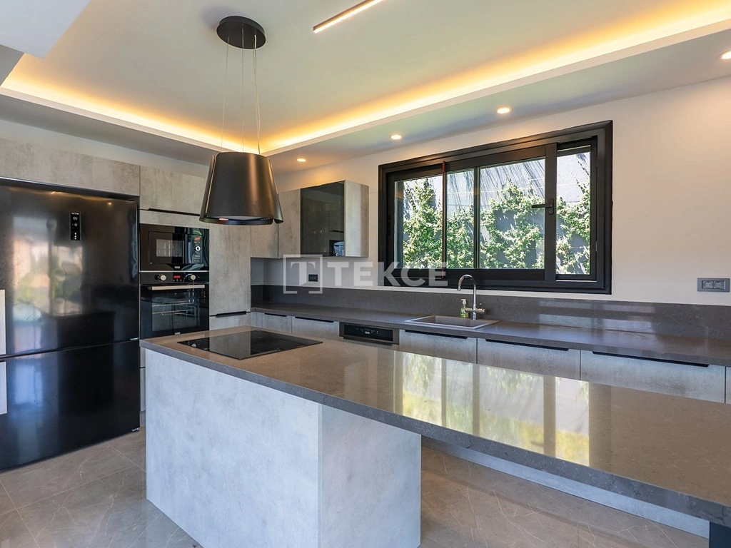 فيلا فسيحة من 5 غرف نوم في تشيشمي، تركيا