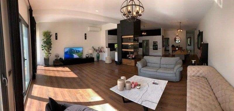 فيلا حديثة مكونة من 5 غرف نوم في Cesme، تركيا