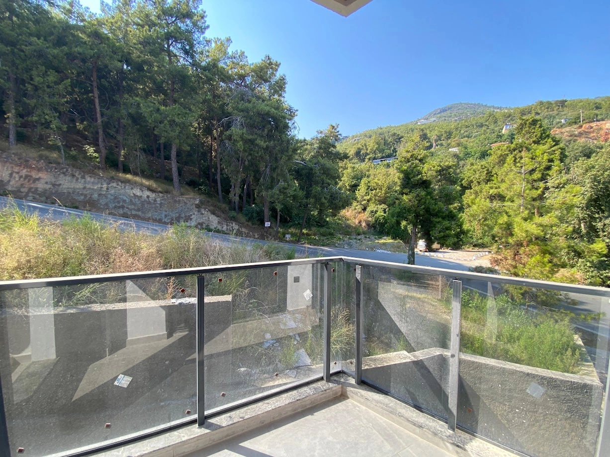 अलान्या में सुंदर नज़र वाला 1+1 अपार्टमेंट