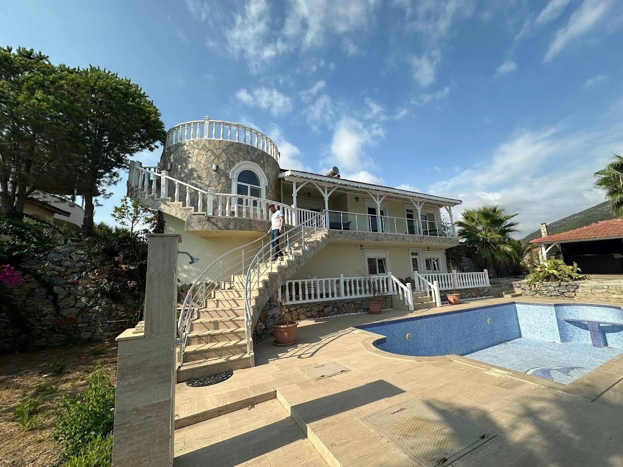 فيلا مكونة من 4 غرف نوم مع مسبح إنفينيتي في ألانيا، تركيا