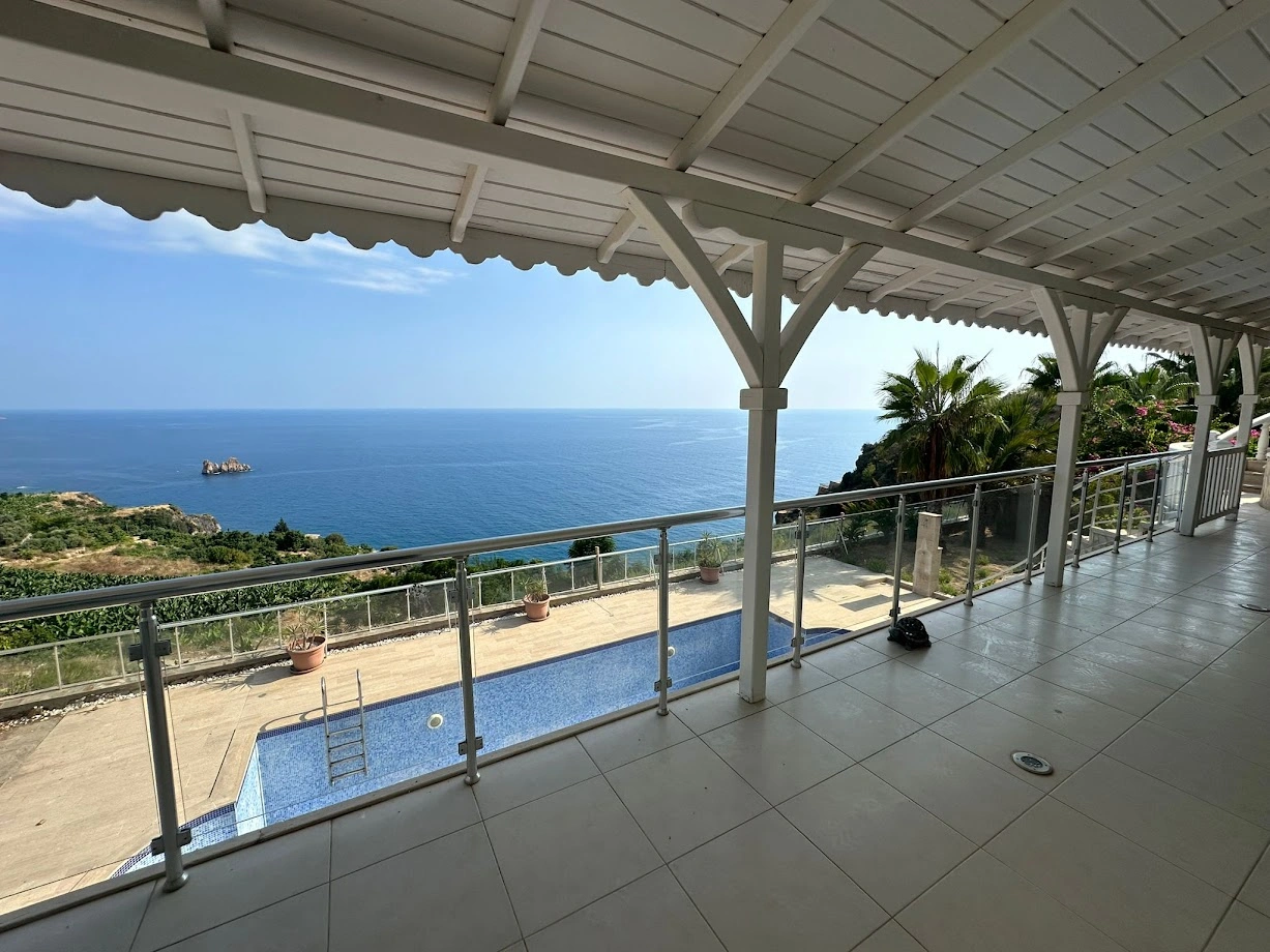 فيلا مكونة من 4 غرف نوم مع مسبح إنفينيتي في ألانيا، تركيا