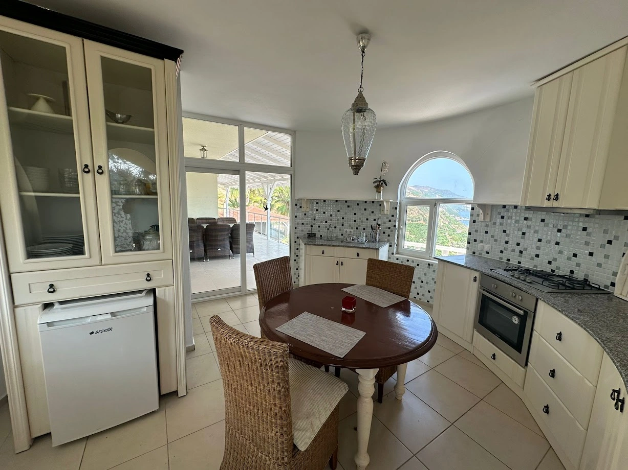 فيلا مكونة من 4 غرف نوم مع مسبح إنفينيتي في ألانيا، تركيا