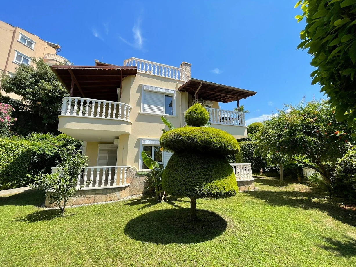 Villa mit 3 Schlafzimmern und Balkon in Alanya, Türkei