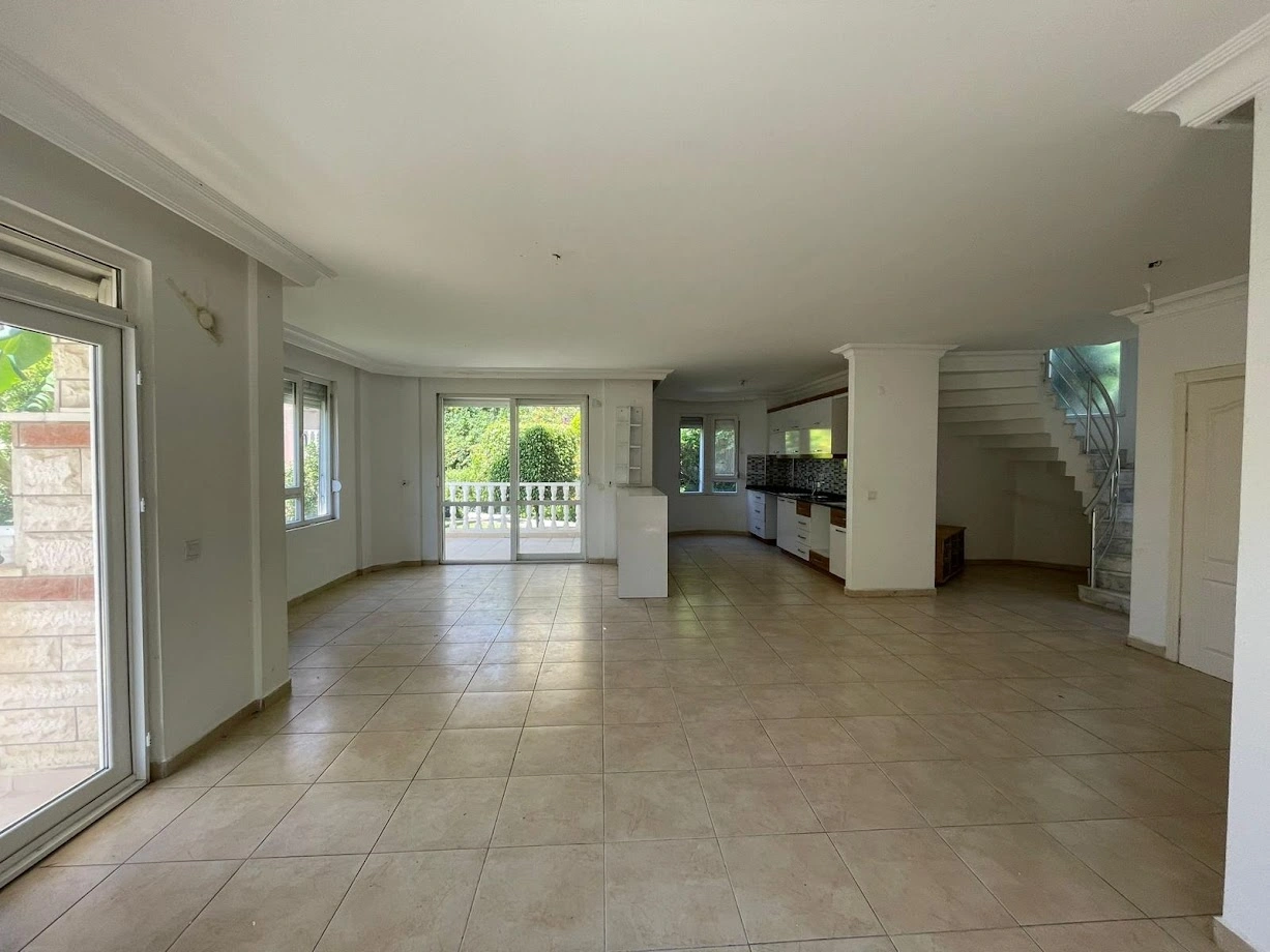 Villa mit 3 Schlafzimmern und Balkon in Alanya, Türkei