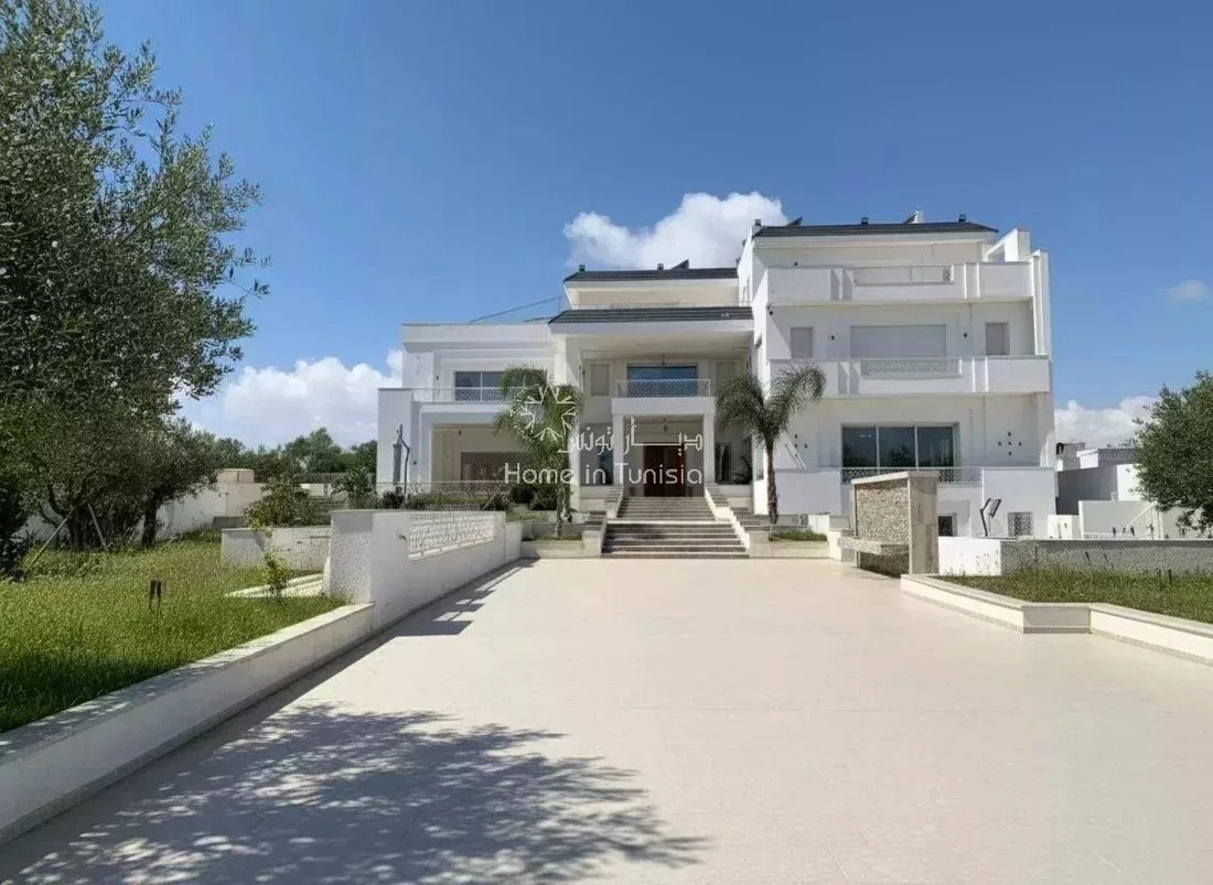 Villa 5+1 mit Garage in Sousse, Tunesien