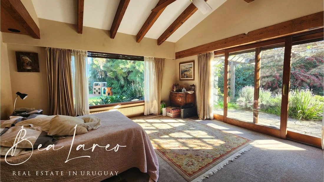 Casa 4+1 con chimenea en Montevideo, Uruguay