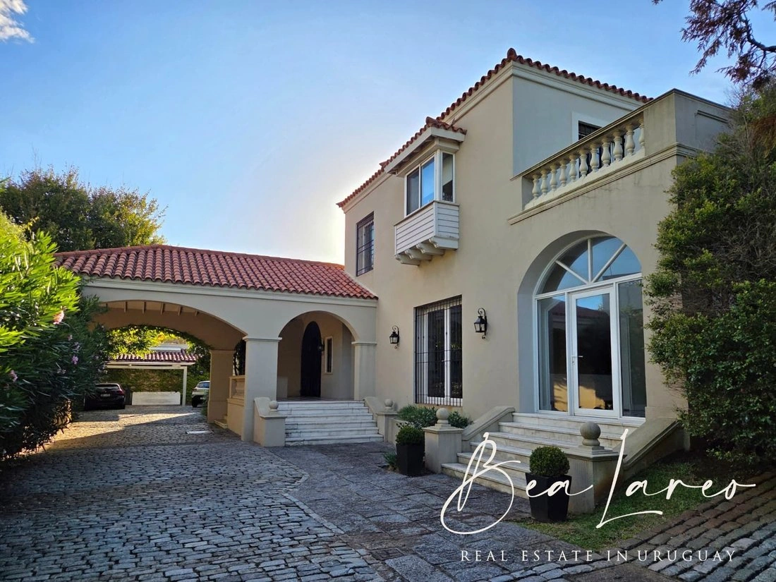 Casa 700 m² con piscina al aire libre en Montevideo, Uruguay