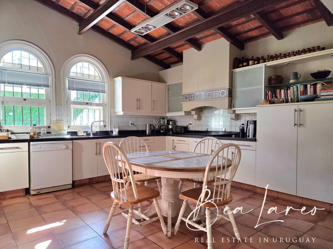 Casa 700 m² con piscina al aire libre en Montevideo, Uruguay