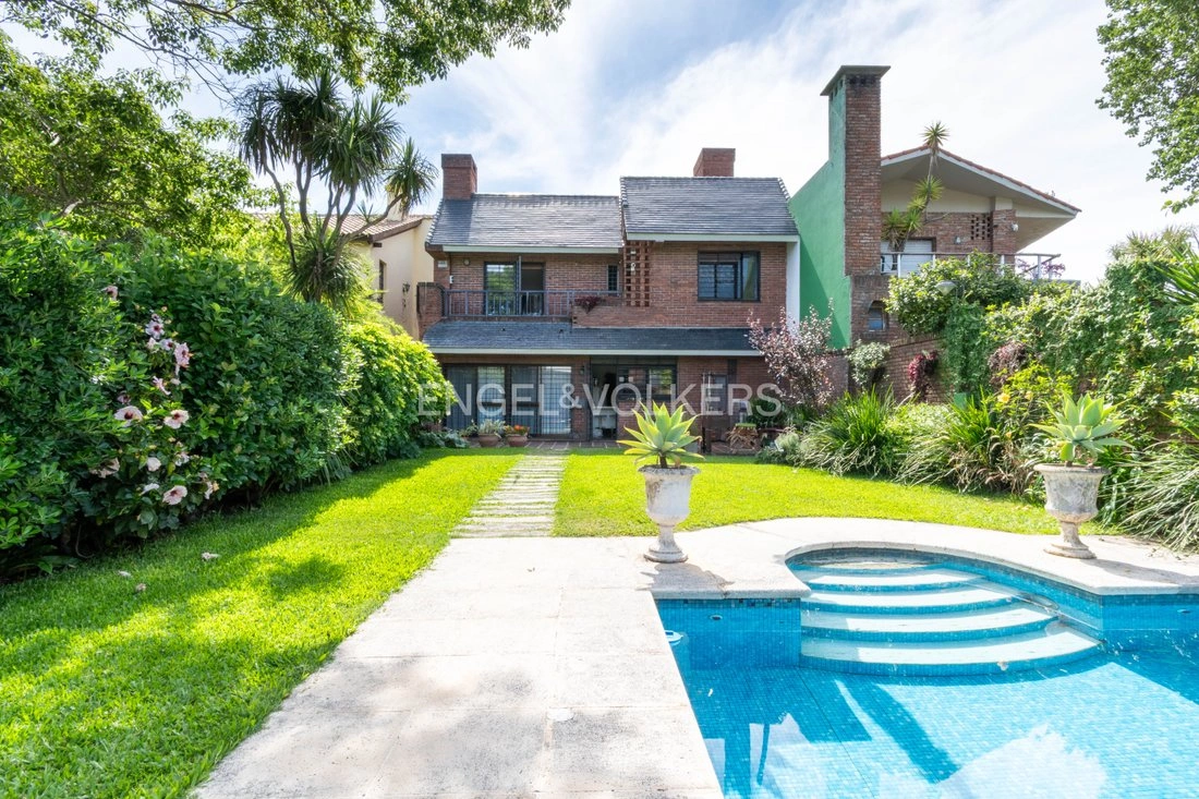 乌拉圭蒙得维的亚:4+1 户型,带露天泳池