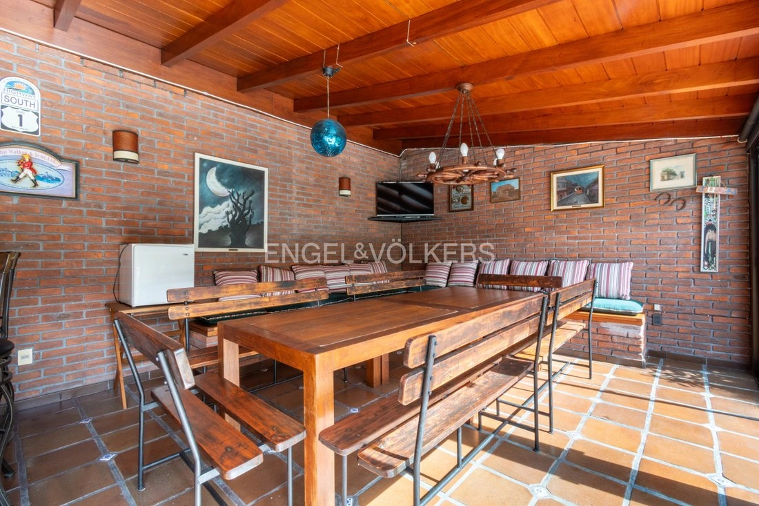 乌拉圭蒙得维的亚:4+1 户型,带露天泳池