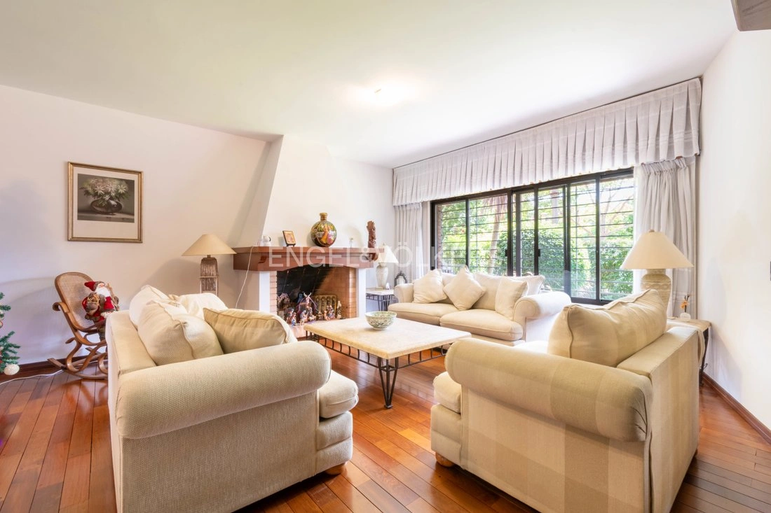 乌拉圭蒙得维的亚:4+1 户型,带露天泳池