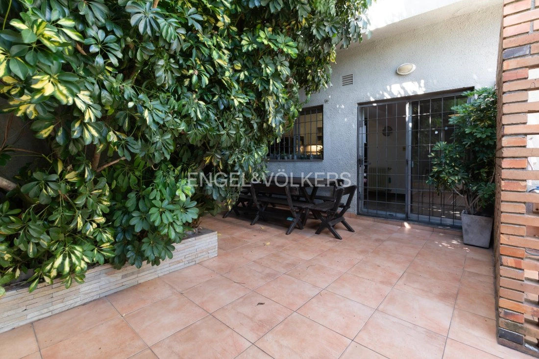 乌拉圭蒙得维的亚 4+1 带车库住宅