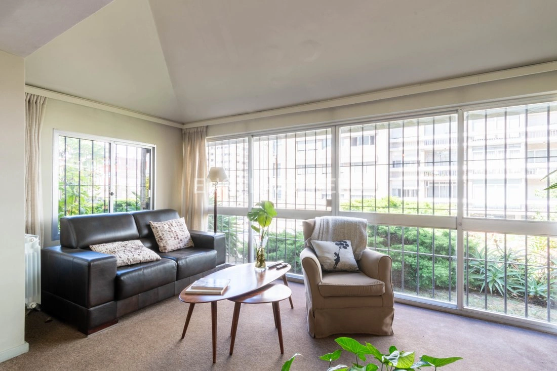 乌拉圭蒙得维的亚 4+1 带车库住宅