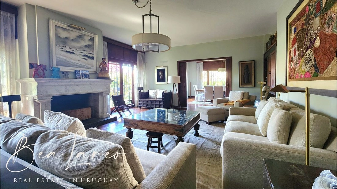 House 5+1 with fireplace in Montevideo, Uruguay