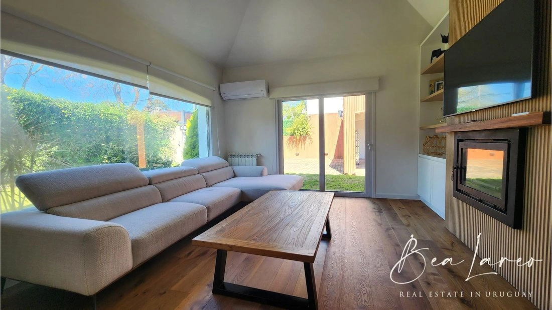 House 343 m2 with jacuzzi in Montevideo, Uruguay