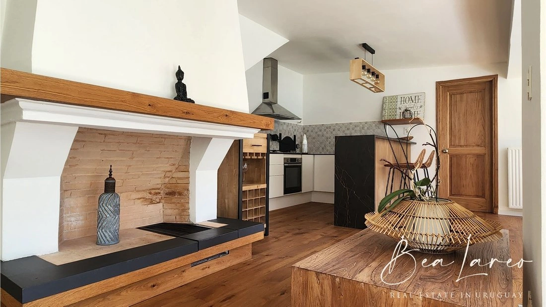 Casa 4+1 con piscina al aire libre en Montevideo, Uruguay