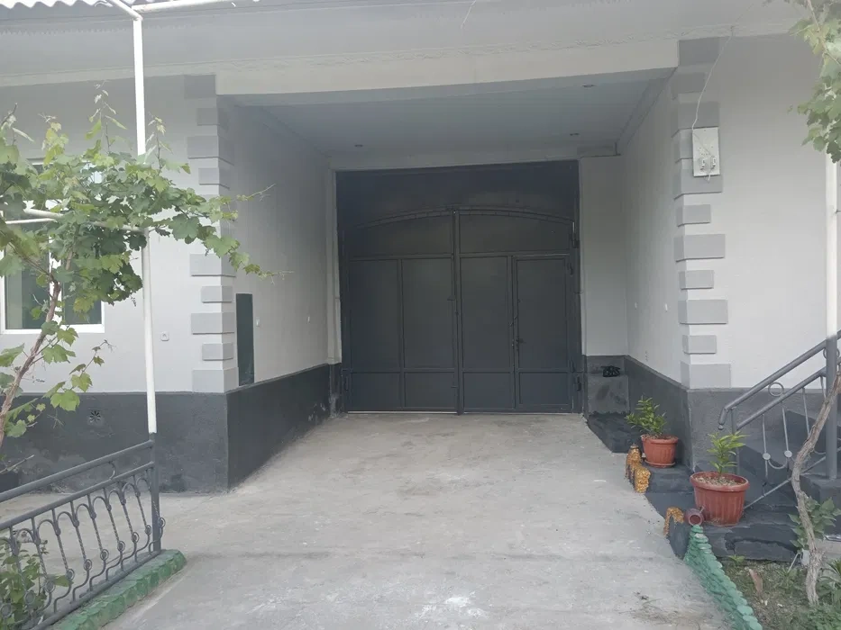 安集延(乌兹别克斯坦)带车位 8+1 住宅