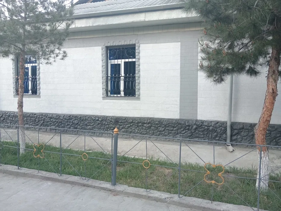 安集延(乌兹别克斯坦)带车位 8+1 住宅