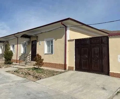 乌兹别克斯坦纳曼干带花园的3+1住宅