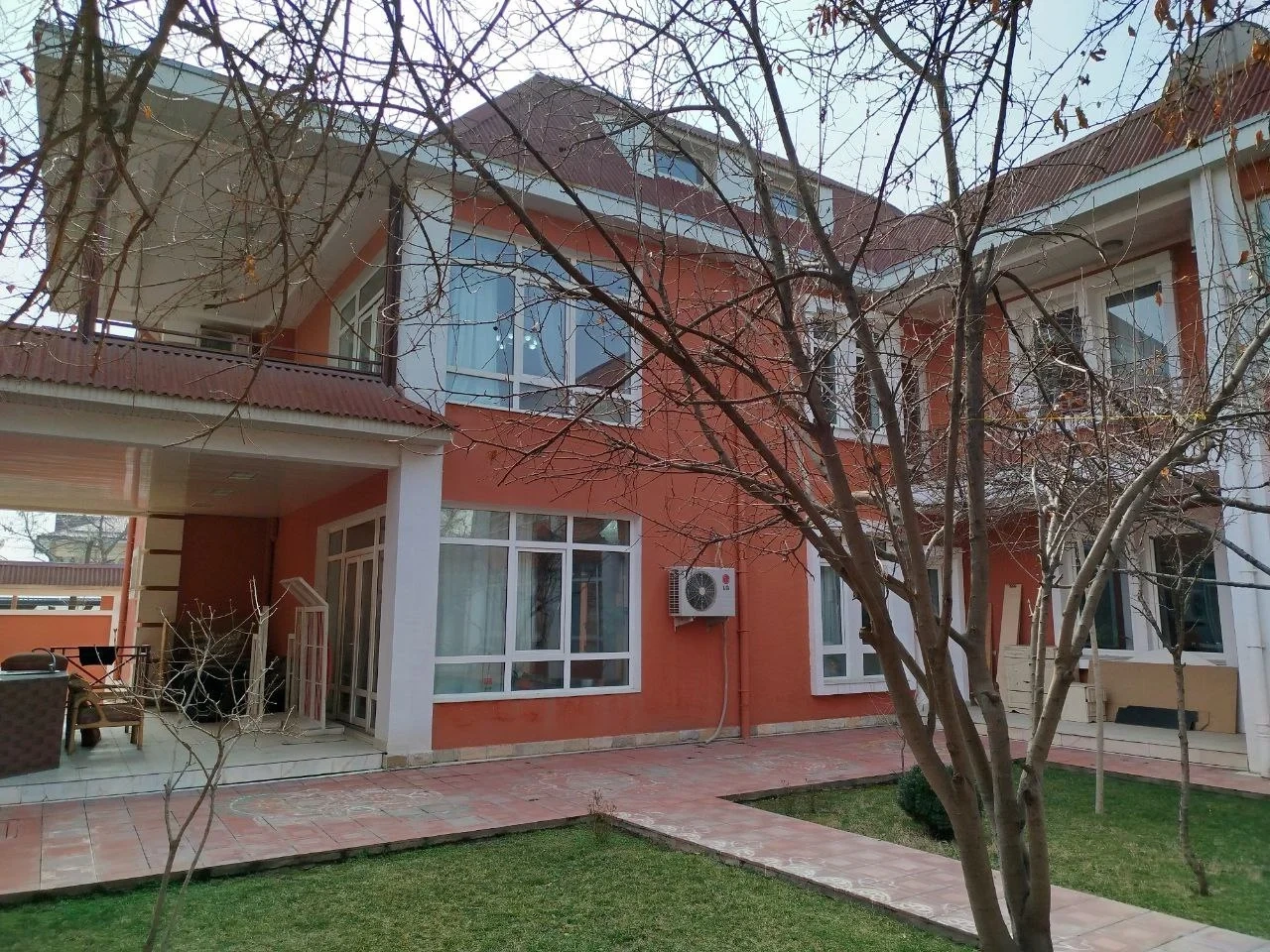 乌兹别克斯坦塔什干 625 m² 带花园住宅