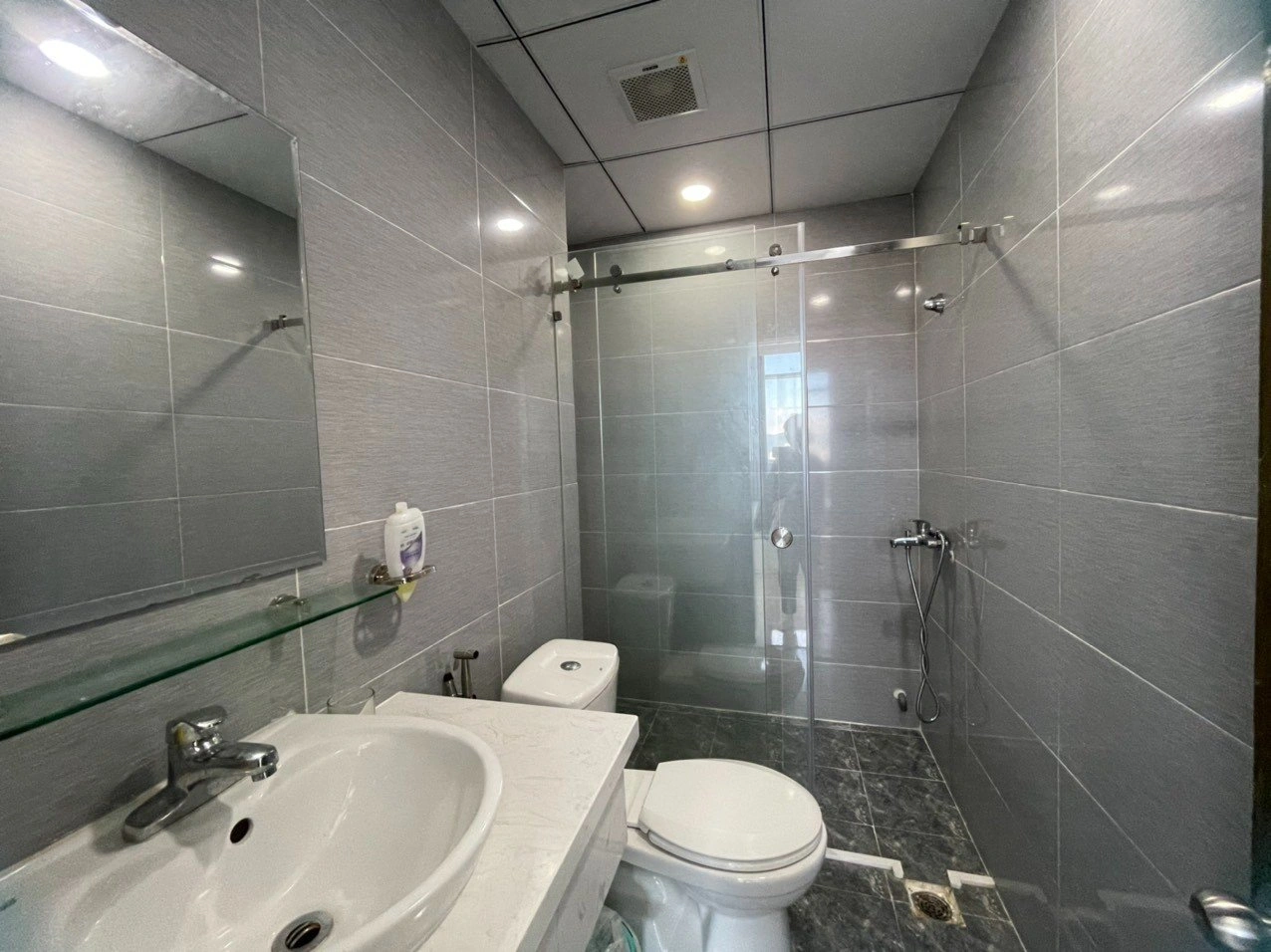 न्हा ट्रांग में 39वीं मंजिल पर प्रतिष्ठित इमारत में लक्ज़री 2+1 अपार्टमेंट