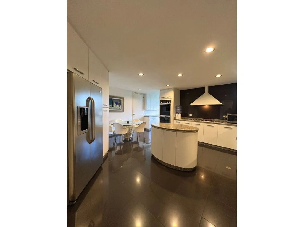 位于委内瑞拉加拉加斯的全景 3+1 顶层公寓