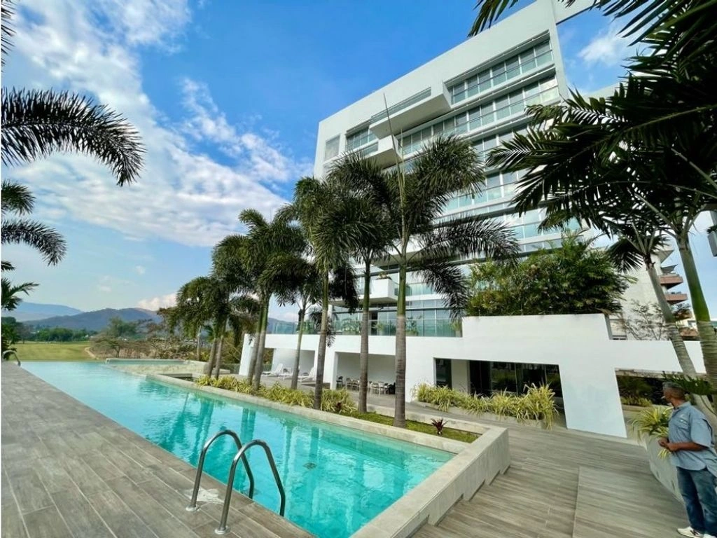 委内瑞拉瓦伦西亚市带露台的4+1顶楼复式