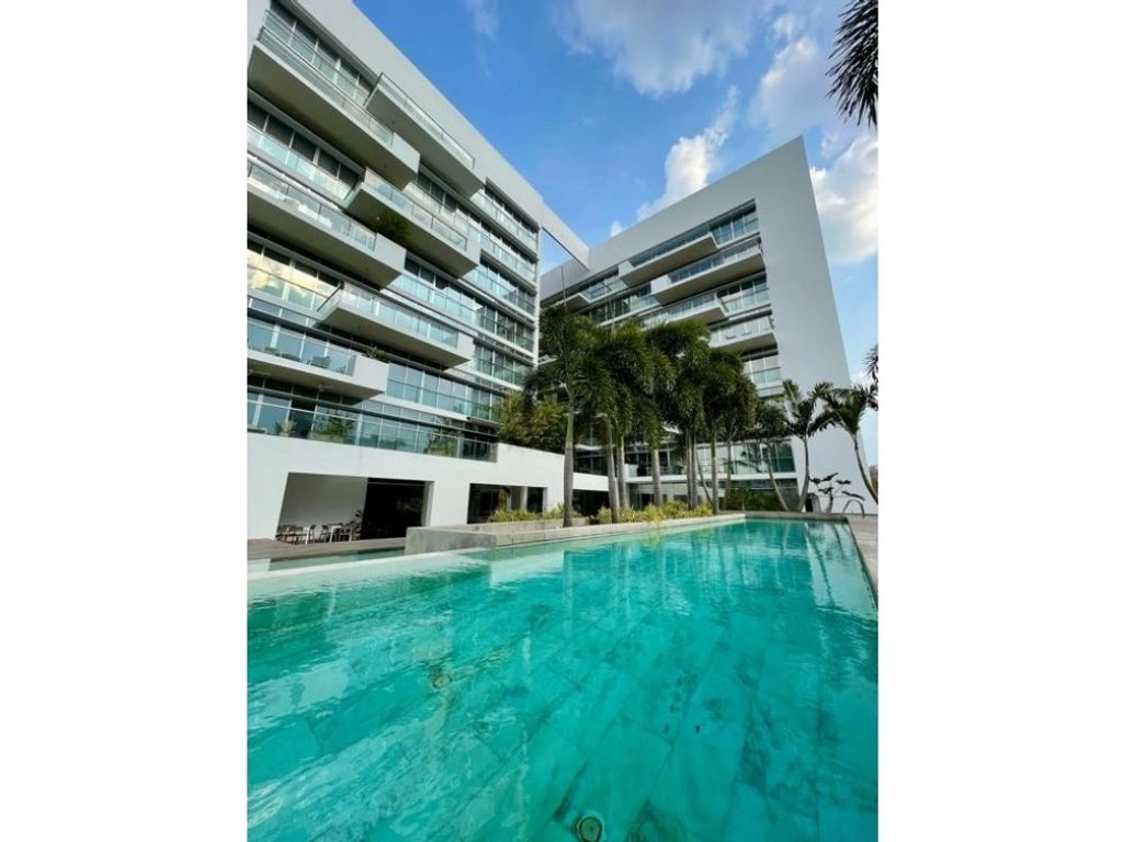 委内瑞拉瓦伦西亚市带露台的4+1顶楼复式