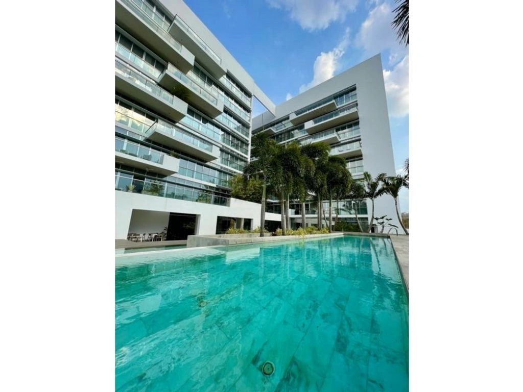 委内瑞拉瓦伦西亚市带露台的4+1顶楼复式