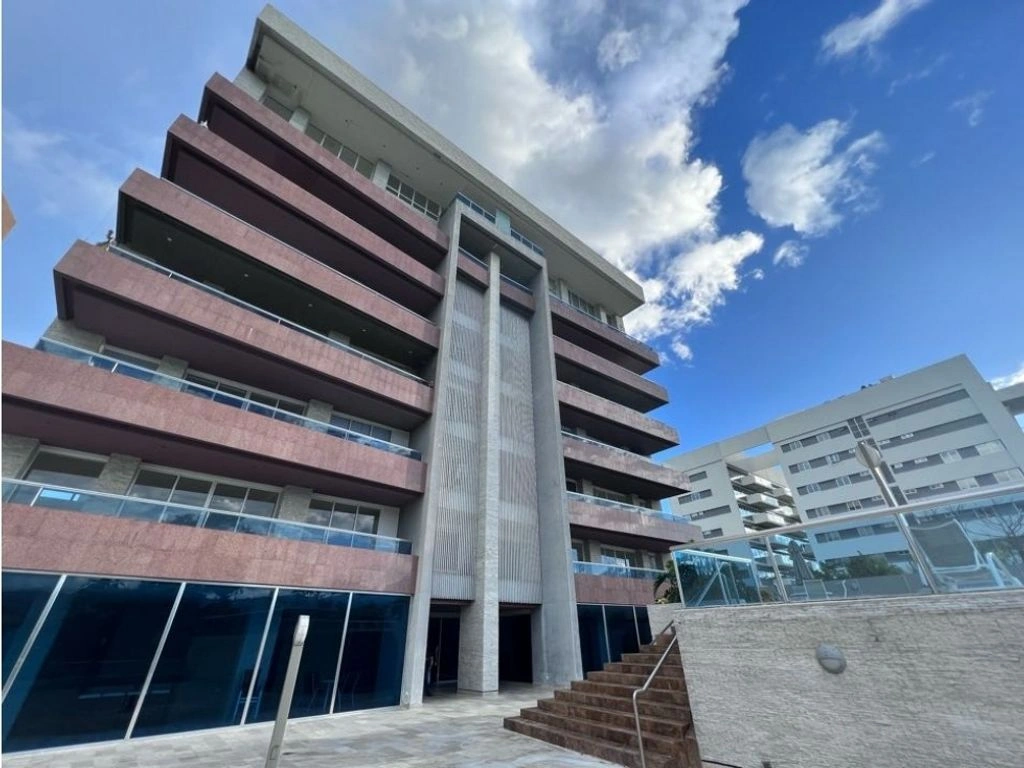 委内瑞拉瓦伦西亚市全景顶层公寓,面积 680 m2