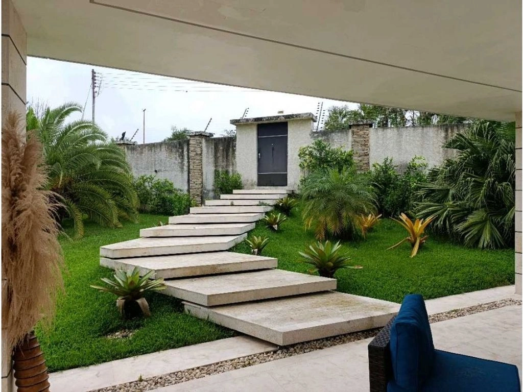 委内瑞拉瓦伦西亚市 2050 m² 带露天泳池的住宅