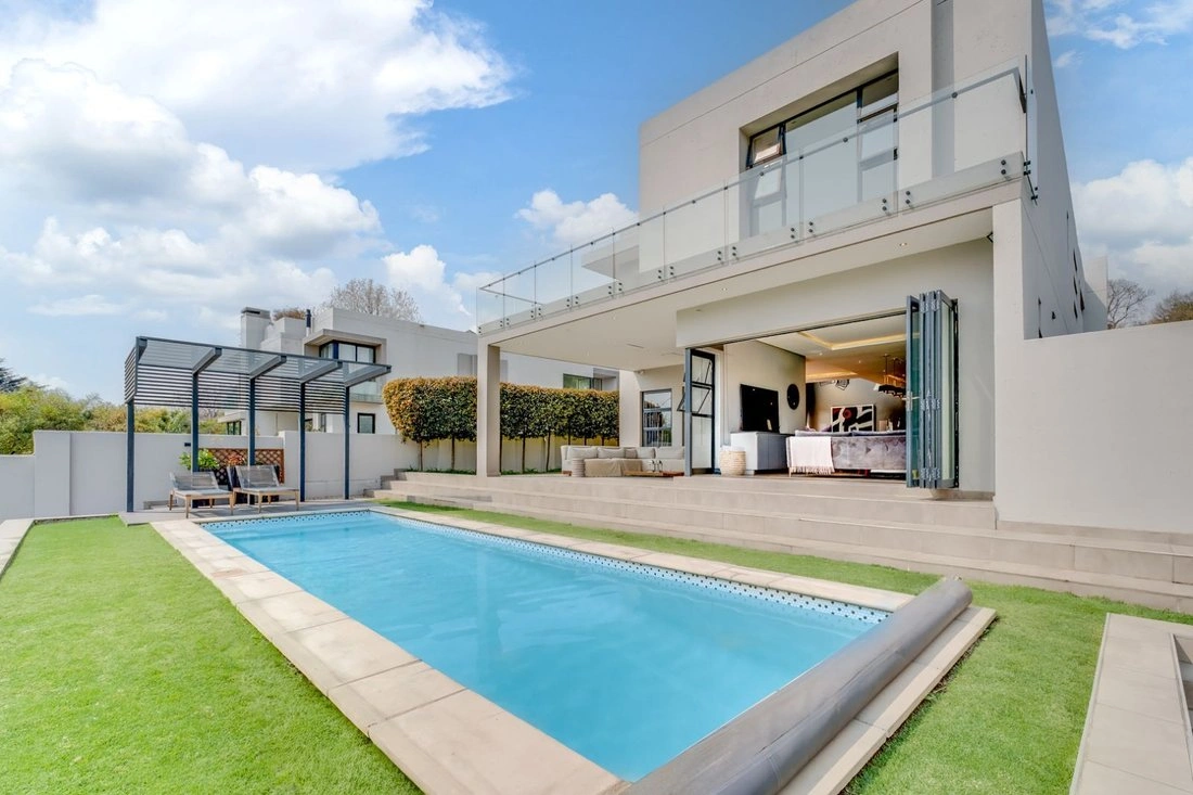 House 460 m2 with open pool in Johannesburg, South Africa
