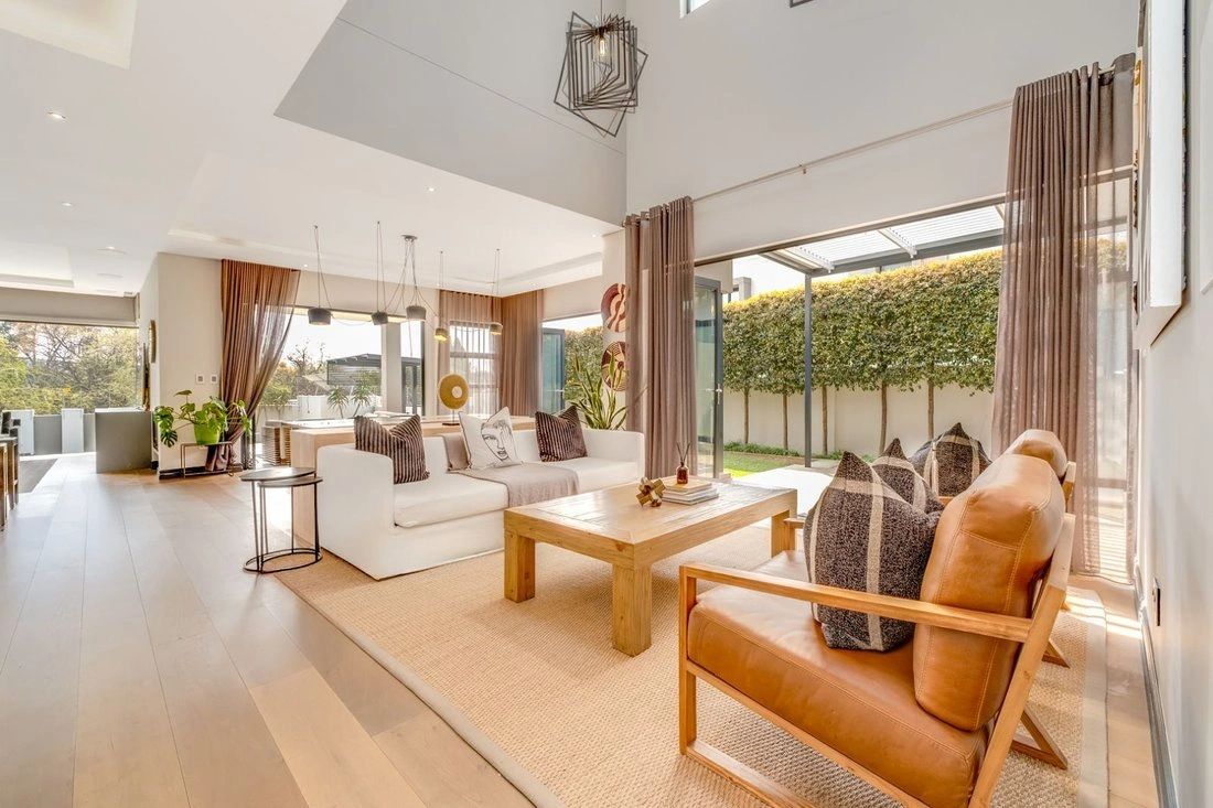 House 460 m2 with open pool in Johannesburg, South Africa