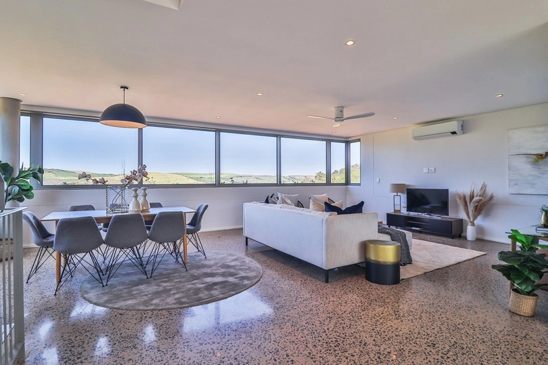 House 4+1 with elevator in Durban, South Africa