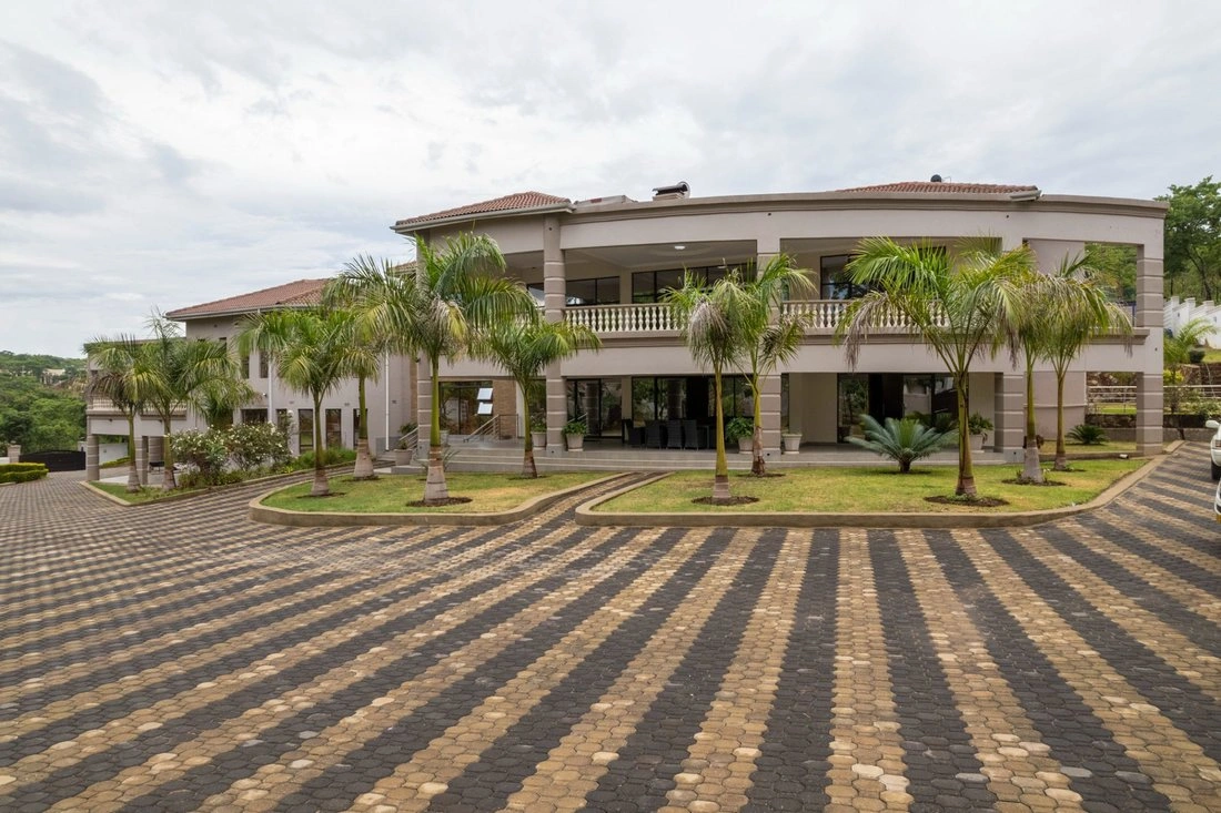 哈拉雷,津巴布韦 920 m2 带露台的房屋