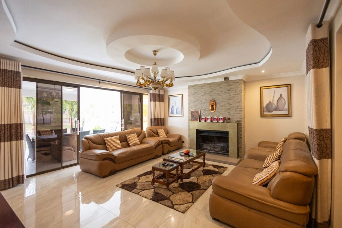 哈拉雷,津巴布韦 920 m2 带露台的房屋