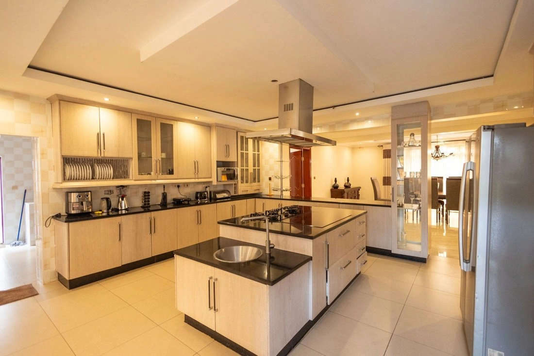 哈拉雷,津巴布韦 920 m2 带露台的房屋