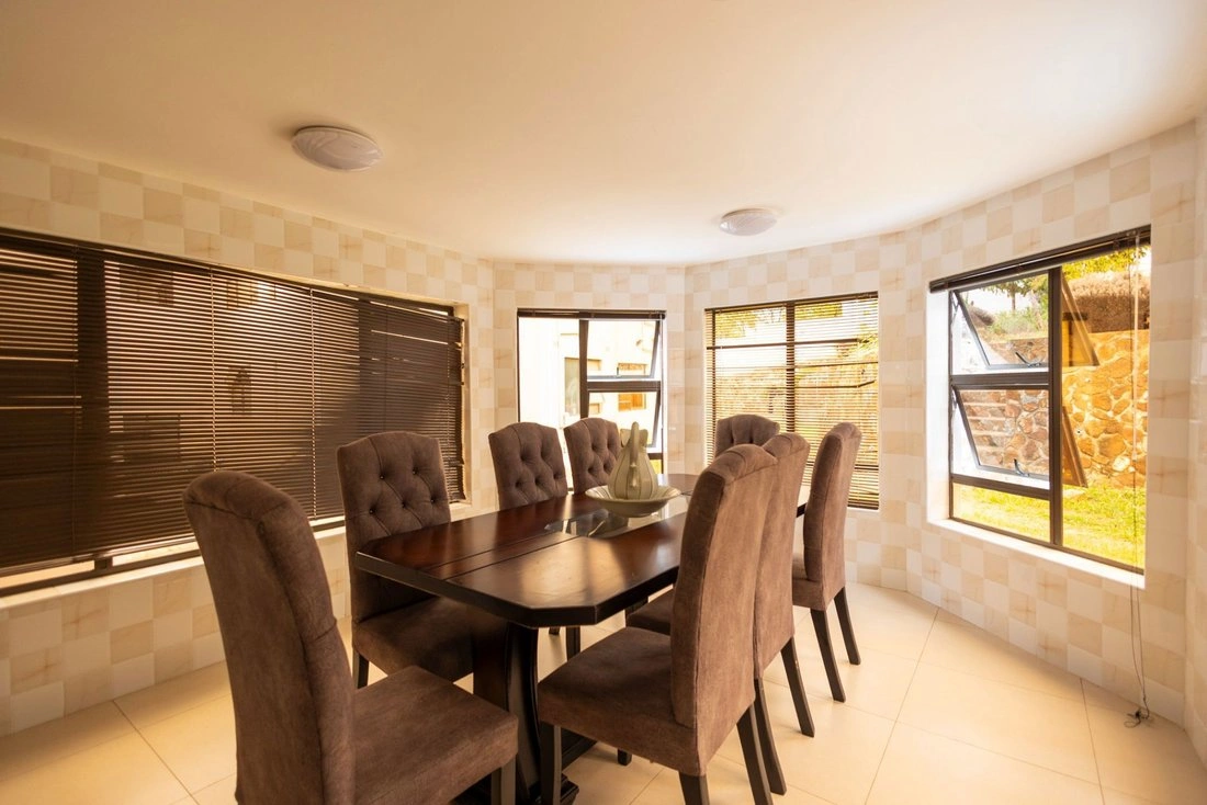 哈拉雷,津巴布韦 920 m2 带露台的房屋