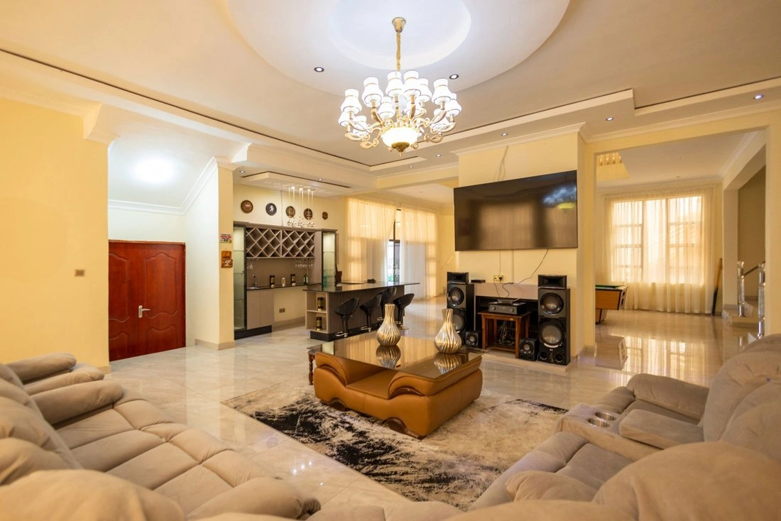 哈拉雷,津巴布韦 920 m2 带露台的房屋