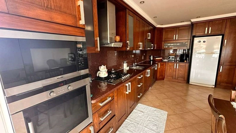 شقة مريحة مكونة من 4 غرف نوم في أضنة، تركيا