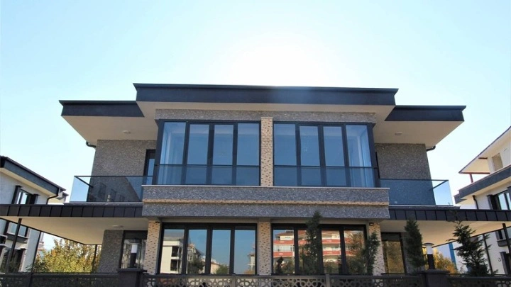 منزل فسيح مكون من 4 غرف نوم في يالوفا، تركيا