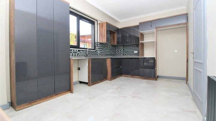 منزل فسيح مكون من 4 غرف نوم في يالوفا، تركيا