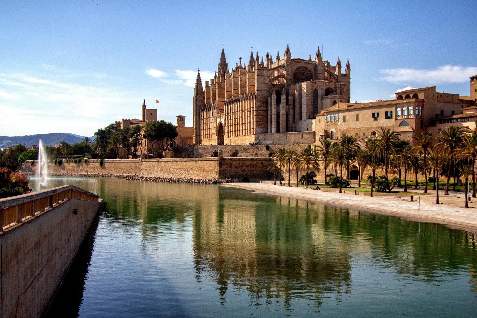 Low Fee Money Transfer Service to Palma de Mallorca | VelesClub Int.