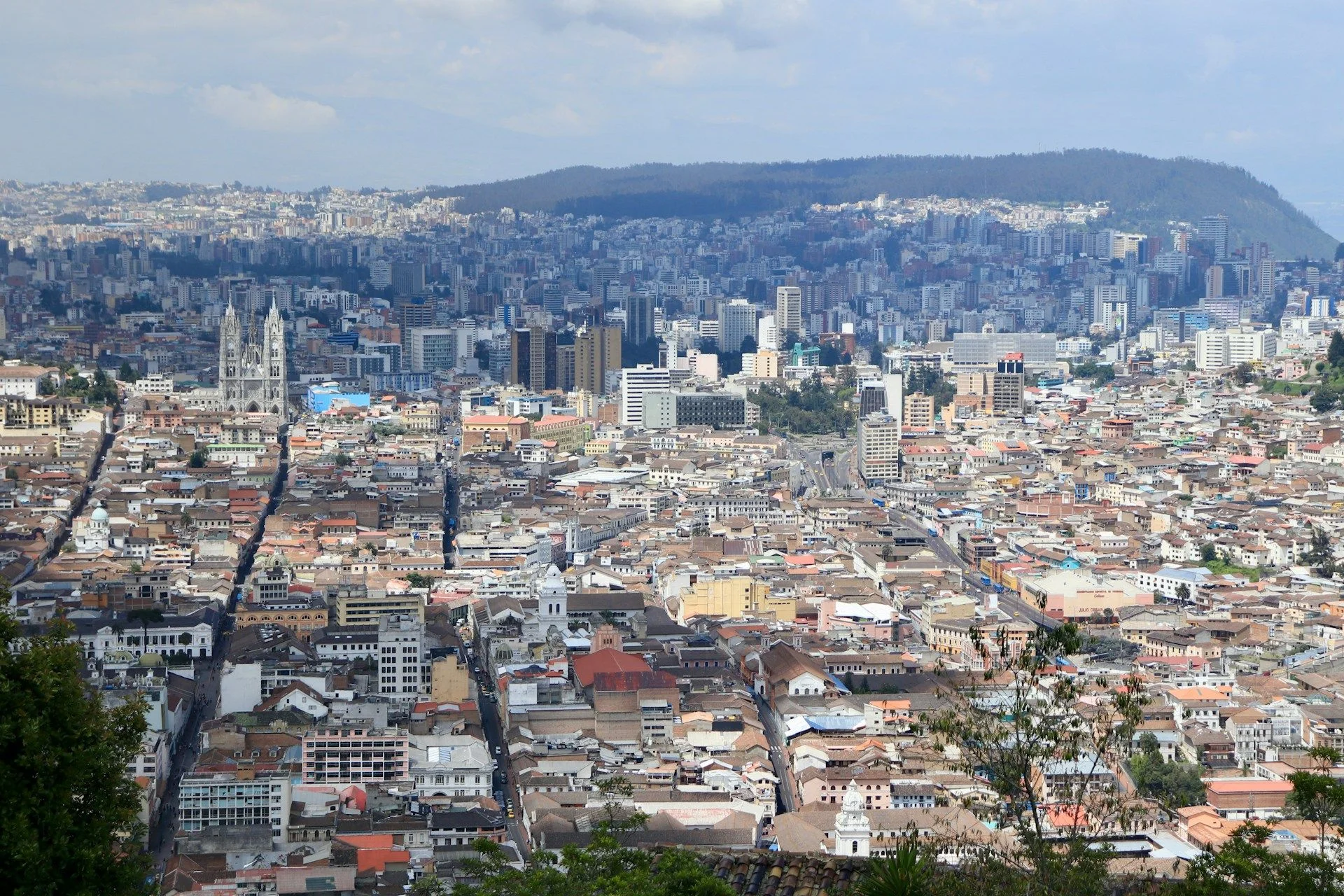Paiements faciles vers Quito, Équateur | VelesClub Int.