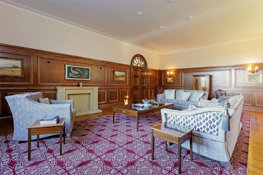 منزل فسيح بمساحة 1066 م² في ستيرلنغ، المملكة المتحدة